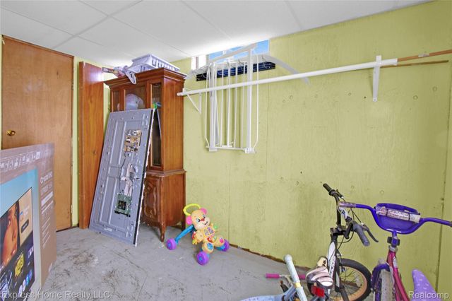 11808 McKinley Drive, Warren, MI 48089