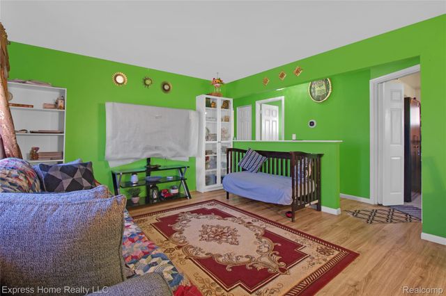 11808 McKinley Drive, Warren, MI 48089