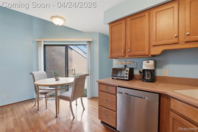 3017 Lindenwood Drive, Dearborn, MI 48120