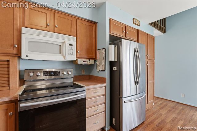3017 Lindenwood Drive, Dearborn, MI 48120