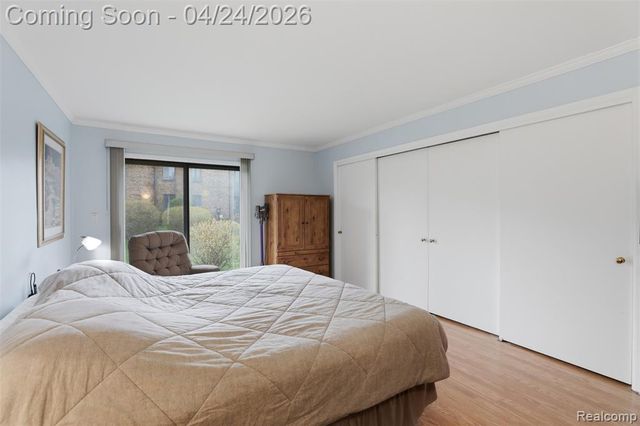 3017 Lindenwood Drive, Dearborn, MI 48120