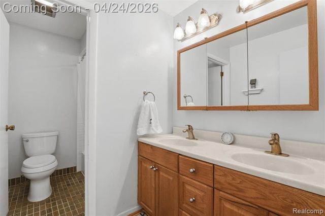 3017 Lindenwood Drive, Dearborn, MI 48120