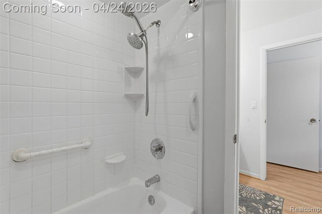 3017 Lindenwood Drive, Dearborn, MI 48120
