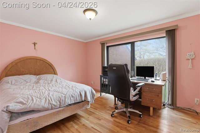 3017 Lindenwood Drive, Dearborn, MI 48120