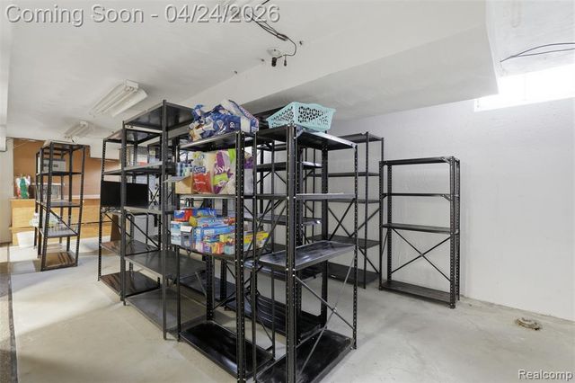 3017 Lindenwood Drive, Dearborn, MI 48120