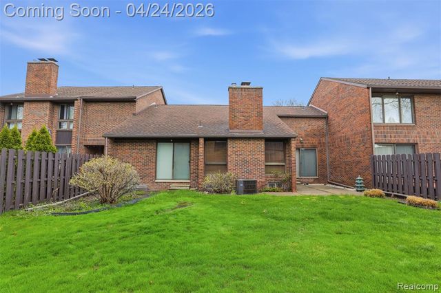 3017 Lindenwood Drive, Dearborn, MI 48120