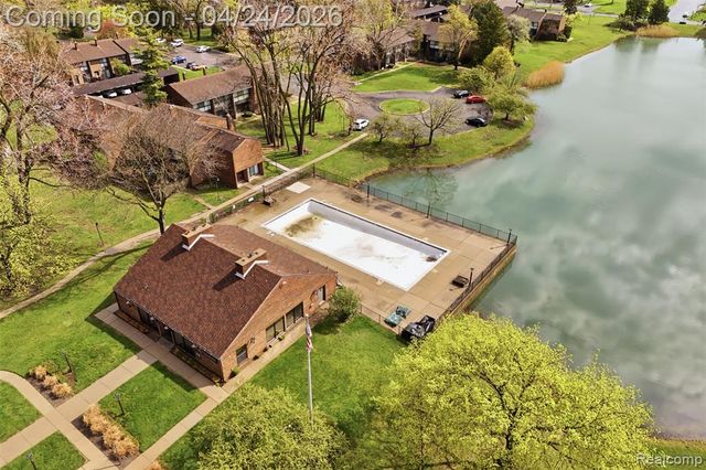 3017 Lindenwood Drive, Dearborn, MI 48120