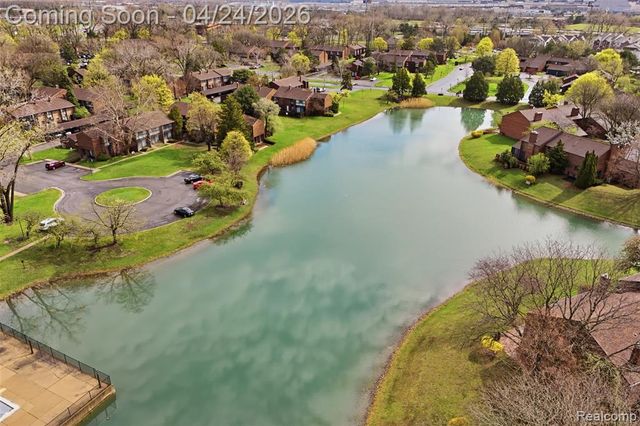 3017 Lindenwood Drive, Dearborn, MI 48120