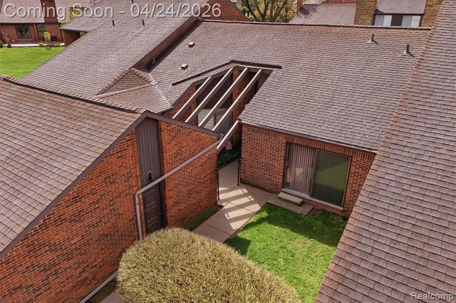 3017 Lindenwood Drive, Dearborn, MI 48120