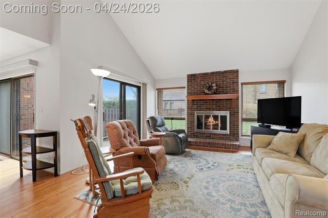 3017 Lindenwood Drive, Dearborn, MI 48120