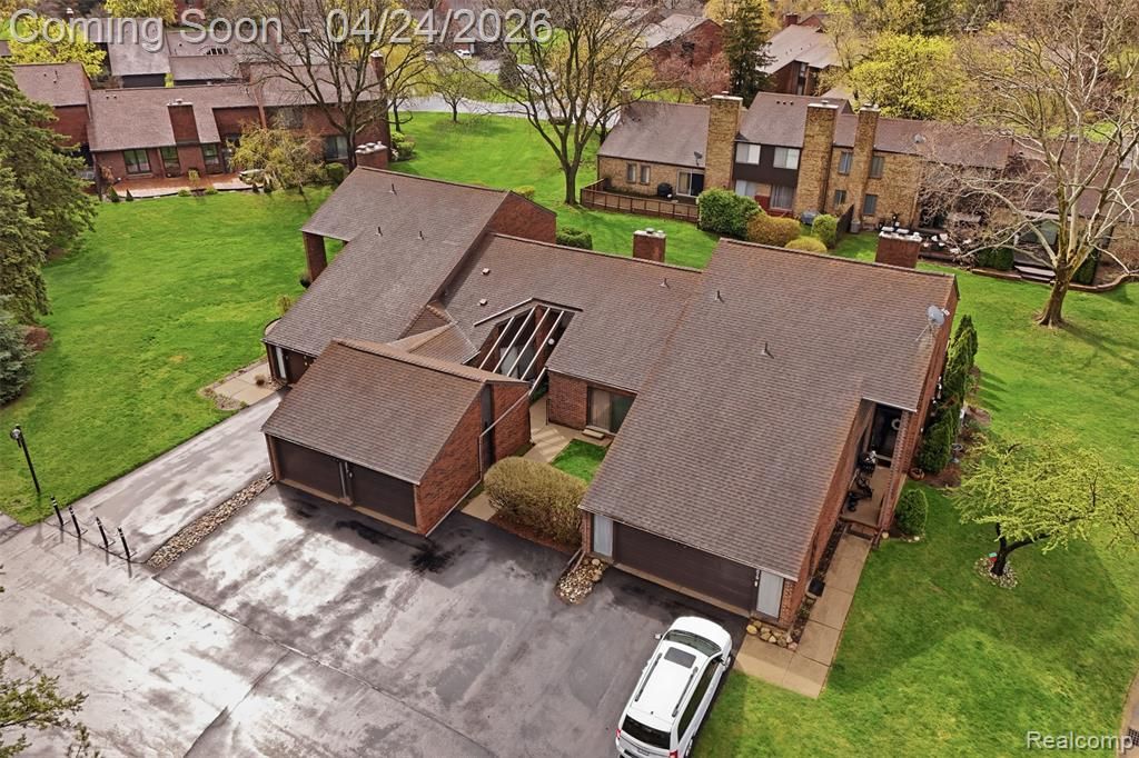 3017 Lindenwood Drive, Dearborn, MI 48120