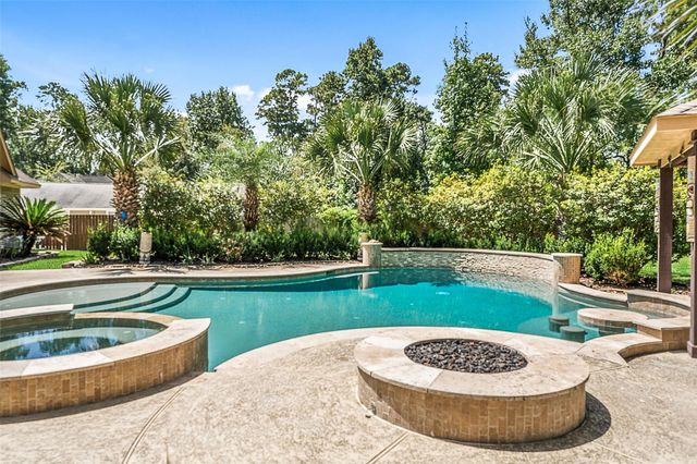 32707 Westwood Square East Drive, Magnolia, TX 77354