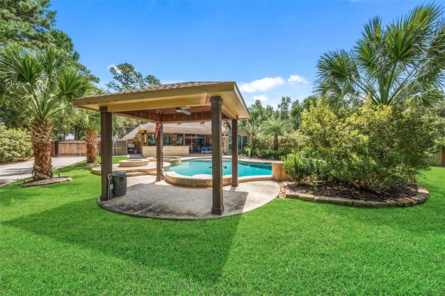 32707 Westwood Square East Drive, Magnolia, TX 77354