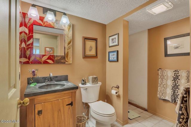 4602 S Foxwood Drive, Clifton Park, NY 12065