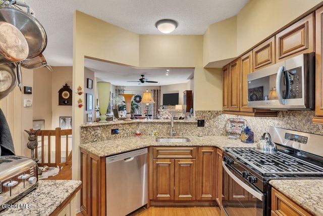 4602 S Foxwood Drive, Clifton Park, NY 12065