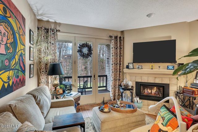 4602 S Foxwood Drive, Clifton Park, NY 12065