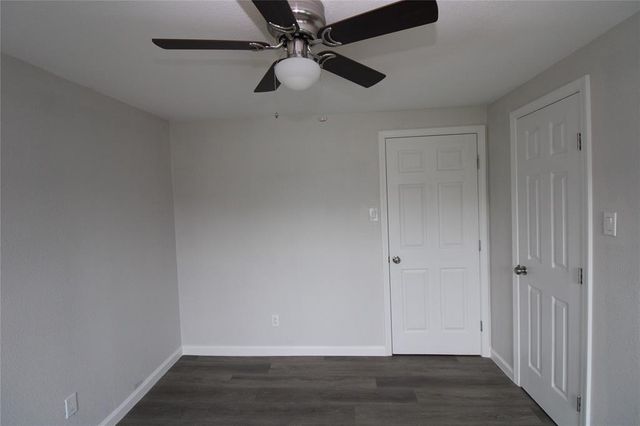 207 E Bernard Street, Clute, TX 77531