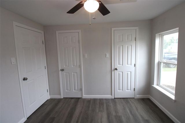 207 E Bernard Street, Clute, TX 77531