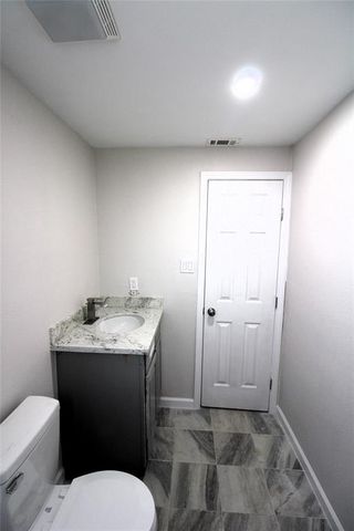 207 E Bernard Street, Clute, TX 77531