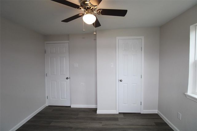 207 E Bernard Street, Clute, TX 77531