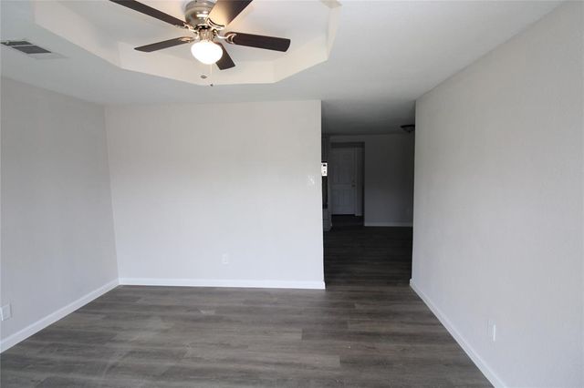 207 E Bernard Street, Clute, TX 77531