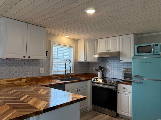 1718 Hawk St., Surfside Beach, SC 29575