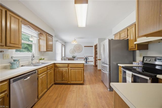 348 Knells Ridge DR, Chesapeake, VA 23320