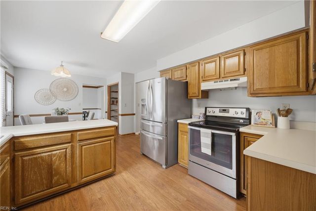 348 Knells Ridge DR, Chesapeake, VA 23320