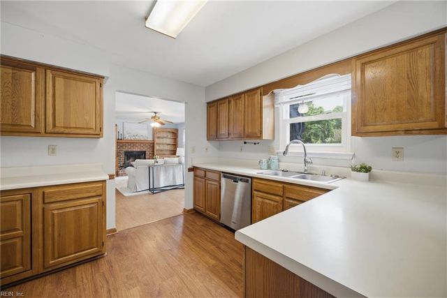 348 Knells Ridge DR, Chesapeake, VA 23320