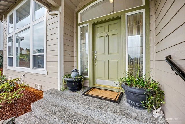 1860 Hillside Drive NE, Tacoma, WA 98422