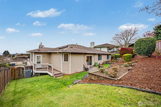 1860 Hillside Drive NE, Tacoma, WA 98422