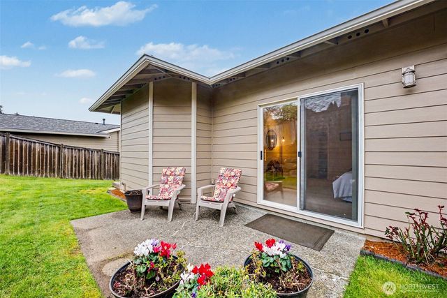 1860 Hillside Drive NE, Tacoma, WA 98422