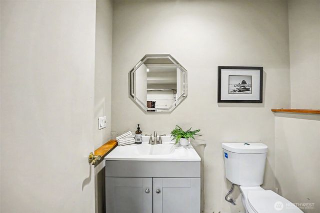 1860 Hillside Drive NE, Tacoma, WA 98422