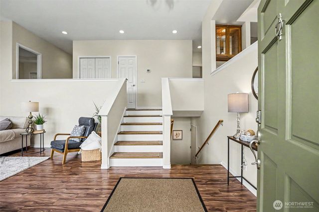 1860 Hillside Drive NE, Tacoma, WA 98422