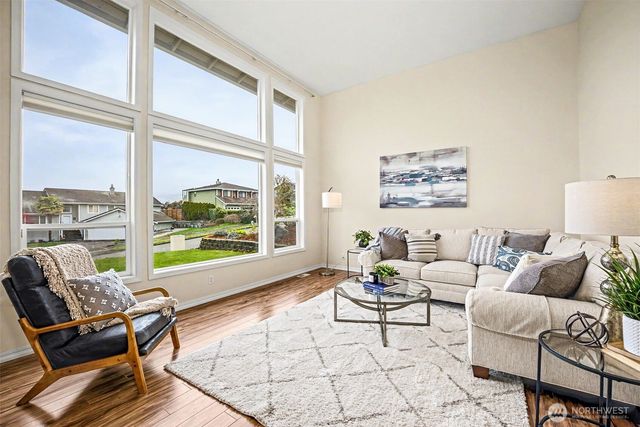 1860 Hillside Drive NE, Tacoma, WA 98422