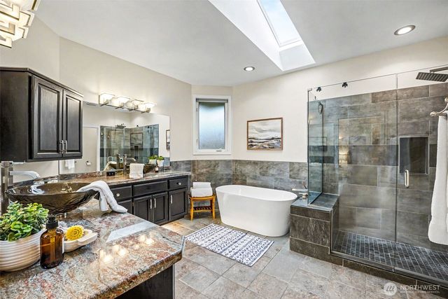 1860 Hillside Drive NE, Tacoma, WA 98422