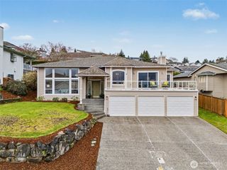 1860 Hillside Drive NE, Tacoma, WA 98422