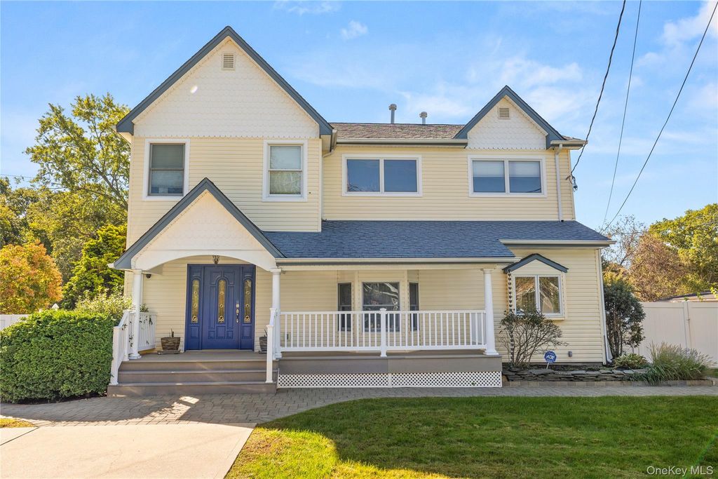 46 Garden City Street, Bay Shore, NY 11706 — exterior