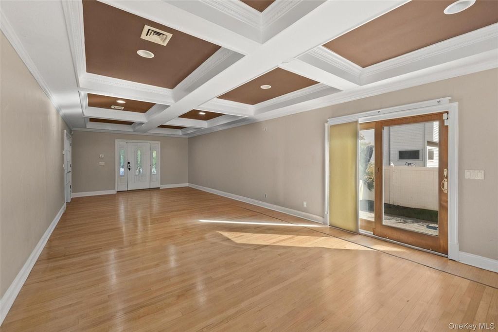 46 Garden City Street, Bay Shore, NY 11706 — photo 4