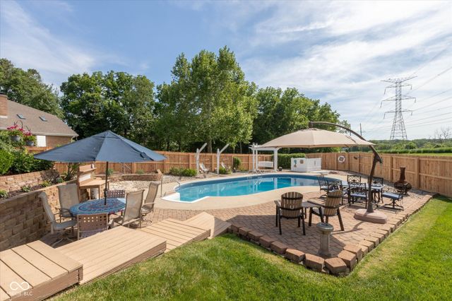 4724 W Hunters Ridge Lane, Greenwood, IN 46143