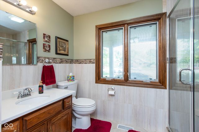4724 W Hunters Ridge Lane, Greenwood, IN 46143