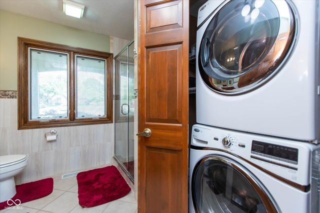 4724 W Hunters Ridge Lane, Greenwood, IN 46143