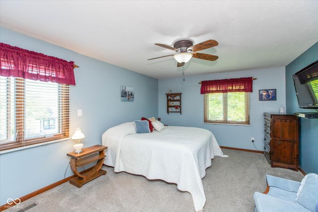 4724 W Hunters Ridge Lane, Greenwood, IN 46143