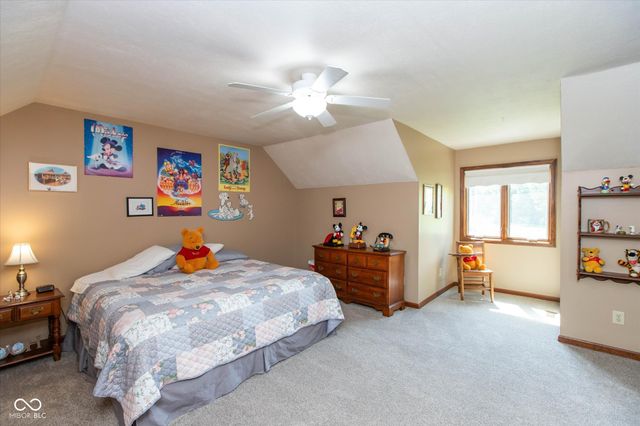 4724 W Hunters Ridge Lane, Greenwood, IN 46143