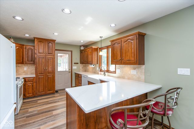 4724 W Hunters Ridge Lane, Greenwood, IN 46143