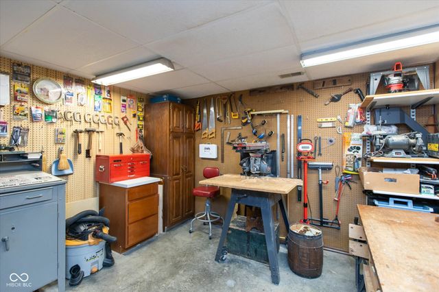4724 W Hunters Ridge Lane, Greenwood, IN 46143