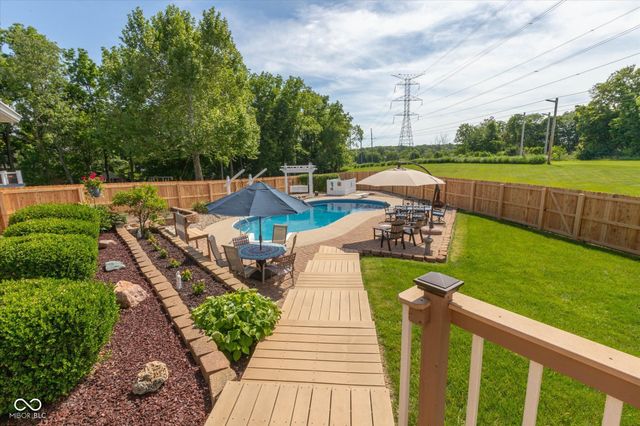4724 W Hunters Ridge Lane, Greenwood, IN 46143