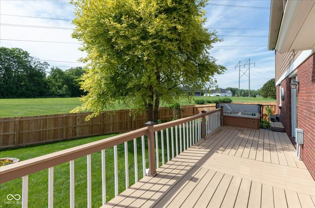 4724 W Hunters Ridge Lane, Greenwood, IN 46143