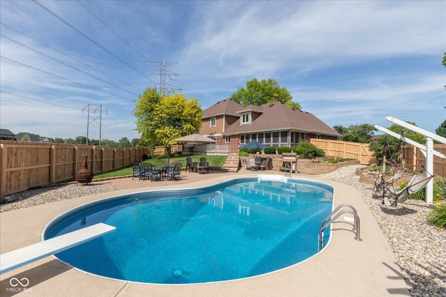 4724 W Hunters Ridge Lane, Greenwood, IN 46143