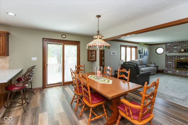 4724 W Hunters Ridge Lane, Greenwood, IN 46143
